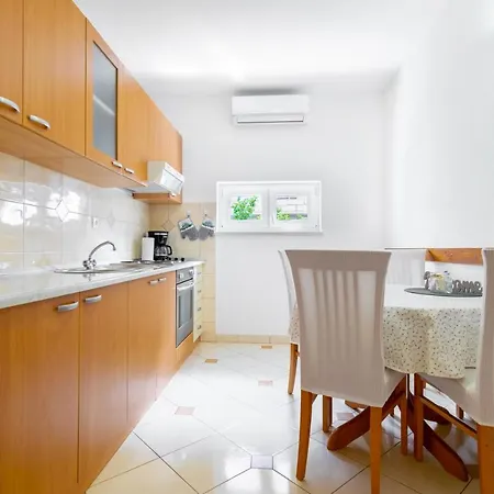 Roko Apartamento Baška Voda